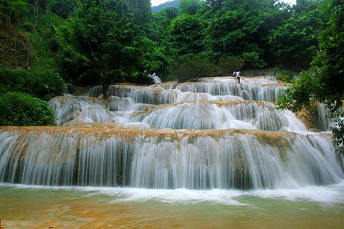 6 thac nuoc tuyet dep trong tiet Lap Thu hinh anh 4