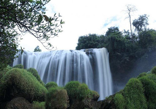 6 thac nuoc tuyet dep trong tiet Lap Thu hinh anh