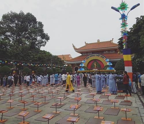 Chua dang sao giai han ram thang gieng 3 Chua dang sao giai han ram thang gieng 3