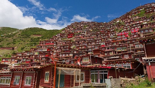 Ki vi thung lung do Phat giao Larung Gar truoc ngay bi pha do hinh anh 3