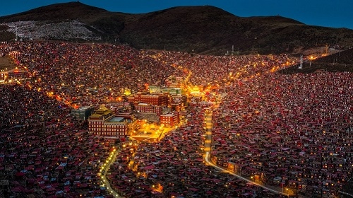 Ki vi thung lung do Phat giao Larung Gar truoc ngay bi pha do hinh anh 4