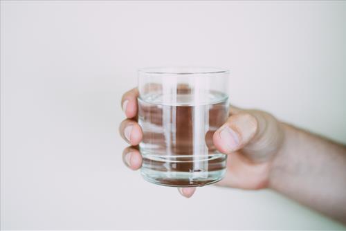 Loại nước uống giải rượu - nước lọc Loai nuoc uong giai ruou - nuoc loc