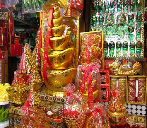 Mang tội bất kính vì bày đồ giả trên bàn thờ hình ảnh 4 Mang toi bat kinh vi bay do gia tren ban tho hinh anh 4