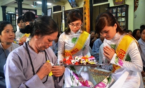 Chớ nhầm lẫn giữa lễ Vu Lan và lễ cúng Cô hồn hình ảnh Cho nham lan giua le Vu Lan va le cung Co hon hinh anh