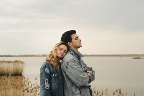 dấu hiệu 12 chòm sao nam yêu thật lòng