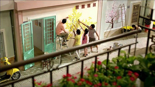 Don nha cuoi nam, chu y phia cua ngoi nha don khach