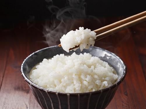 dung bat dua mau den