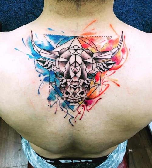 Hình xăm đầu bò kèm hình khối Hinh xam dau bo kem hinh khoi