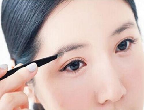lông mày không cân xứng long may khong can xung